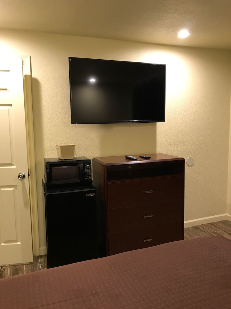 Standard Single Room, 1 Queen Bed, Smoking photo 2