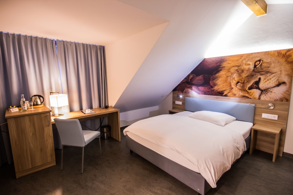 Deluxe Double or Twin Room - Photo 8