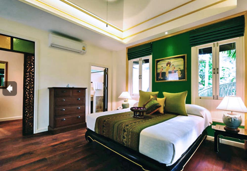 room photo