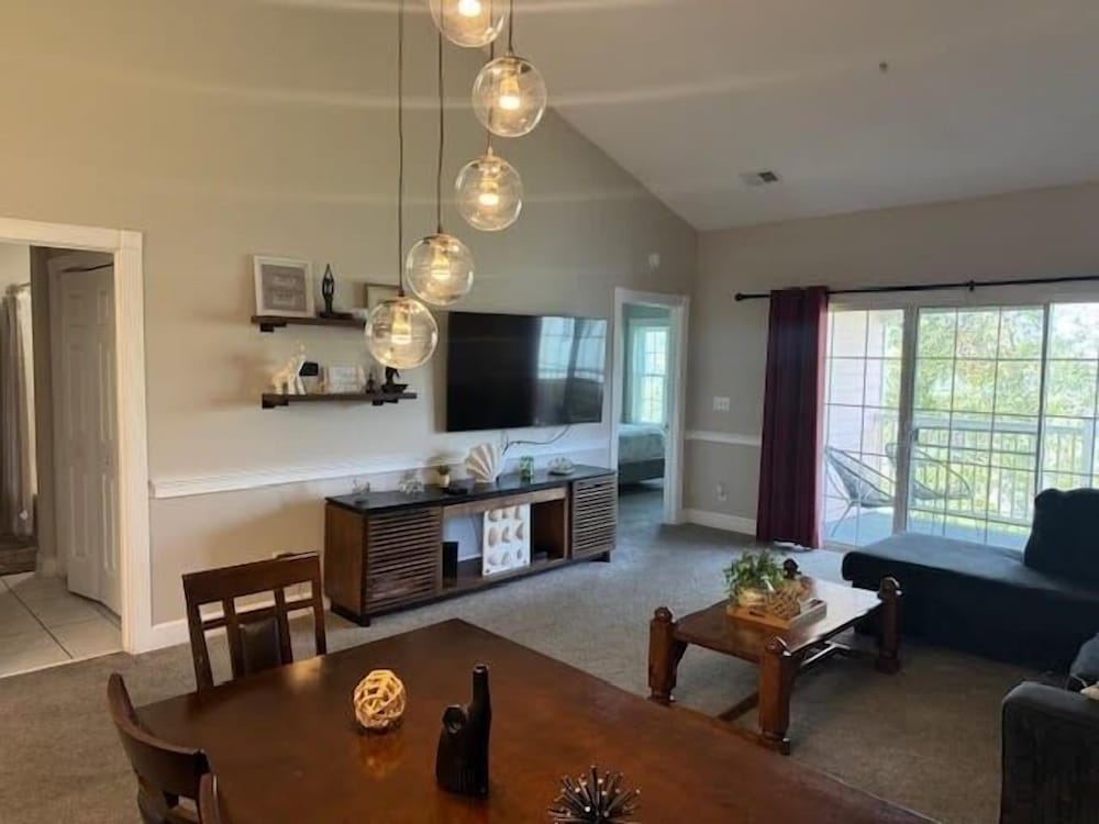 Condo, 2 Bedrooms