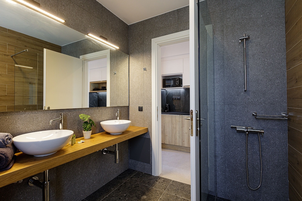 Suite, 1 Bedroom, Sea View - Photo 10