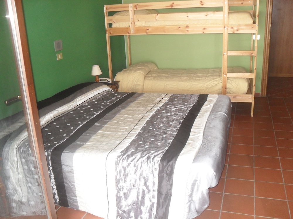 Family Quadruple Room photo 3