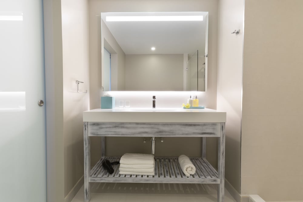 Luxury Room, Balcony, Oceanfront