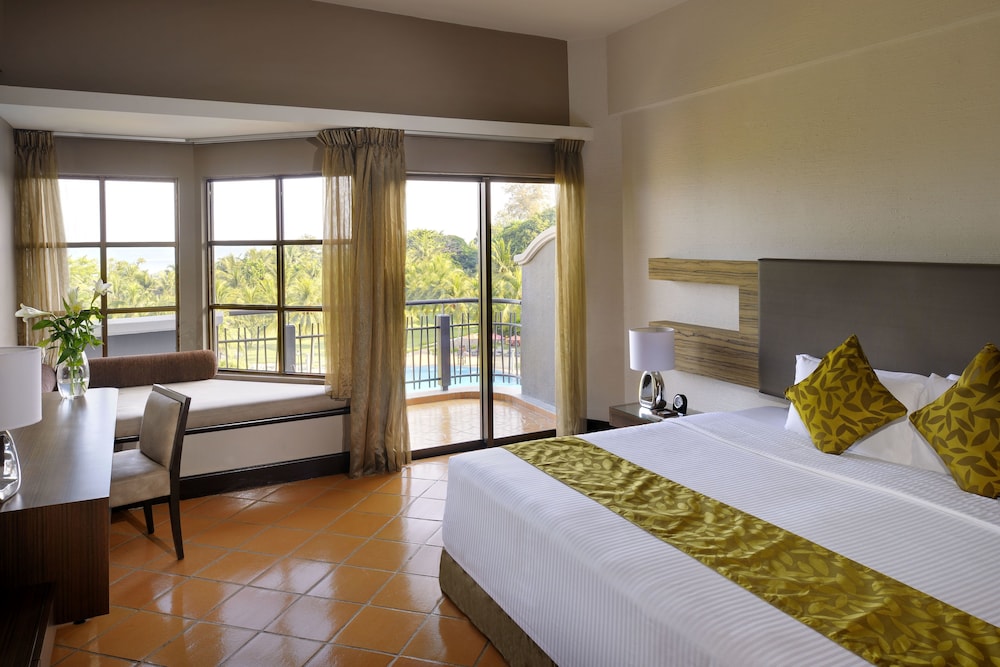 Deluxe Sea Front King Room - Photo 4