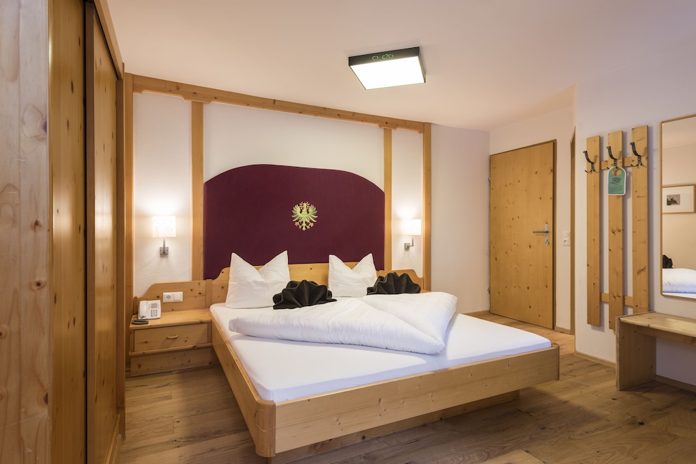 Classic Double Room, Mountain View photo 2
