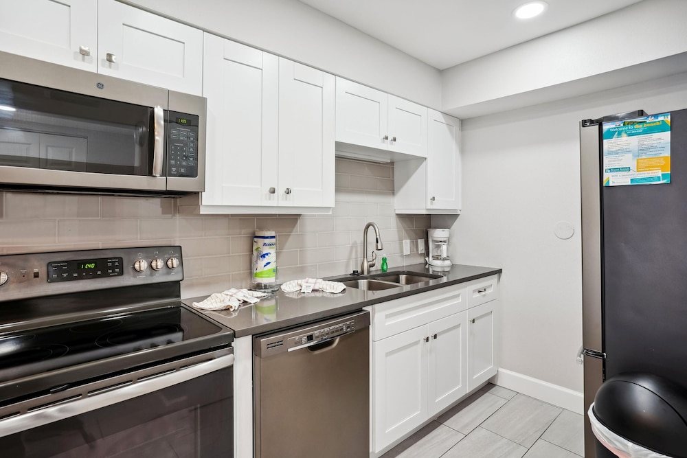Condo, Multiple Beds (Villa Madeira 206) photo 3
