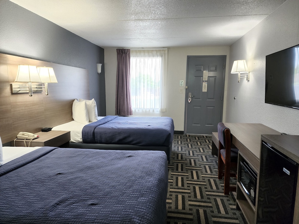 Signature Double Room, 2 Queen Beds, Non Smoking, Ground Floor photo 1