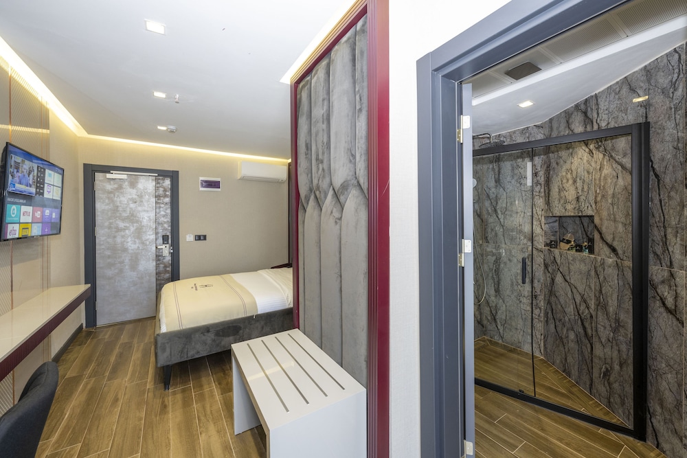 Deluxe Double or Twin Room - Photo 6