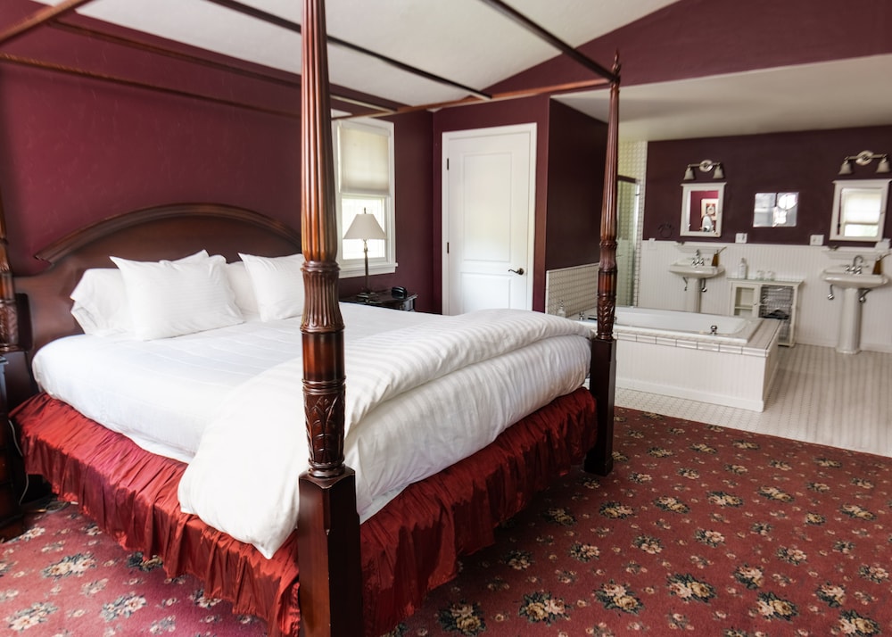 Honeymoon Room, 1 King Bed, Non Smoking photo 2