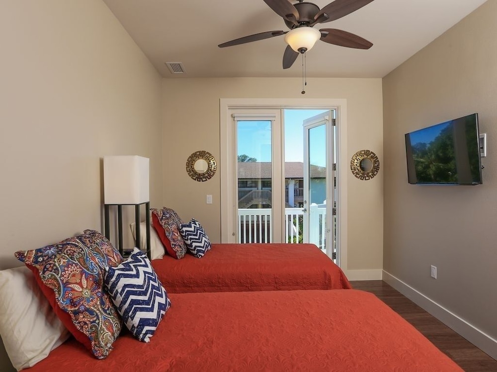 House, 5 Bedrooms photo 3