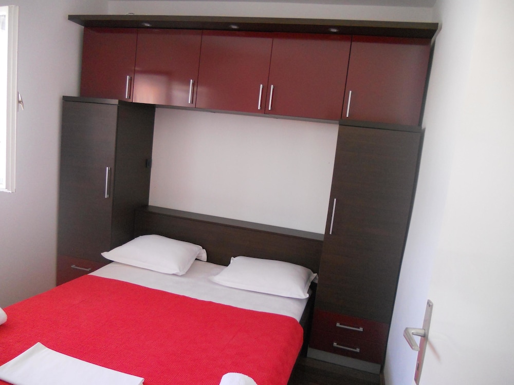 Apartment, Multiple Beds