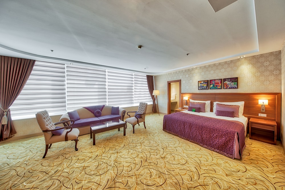 Deluxe Room, 1 King Bed photo 1