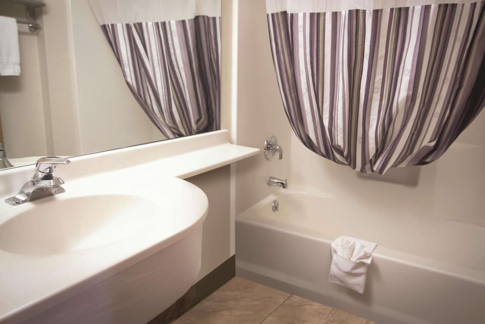 Suite, 1 King Bed, Non Smoking (Creek View) photo 1