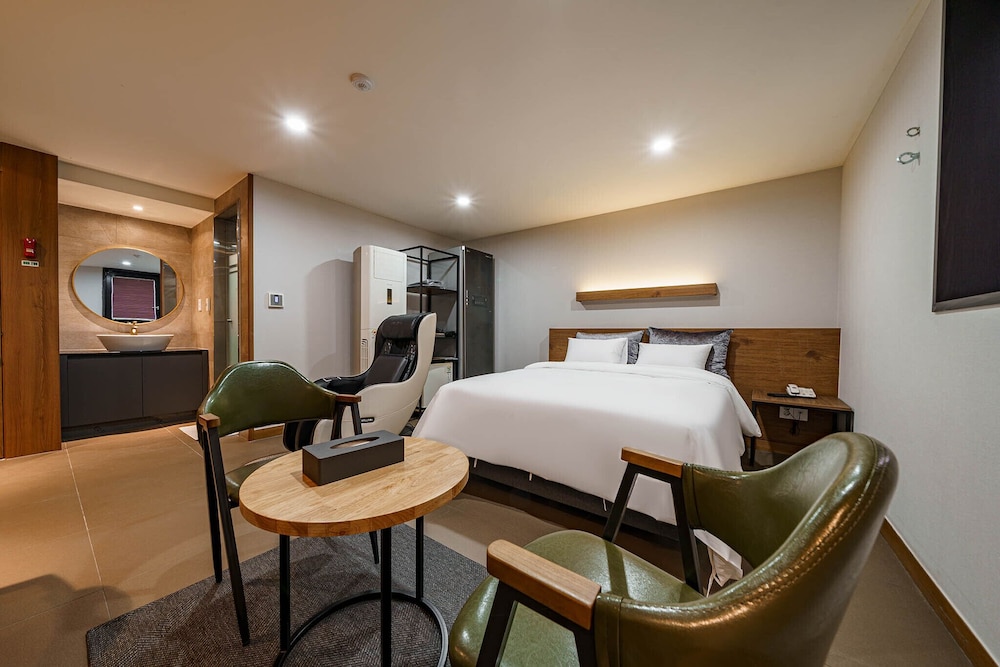 Premier Double Room, 1 Queen Bed, Non Smoking, Hot Tub photo 1