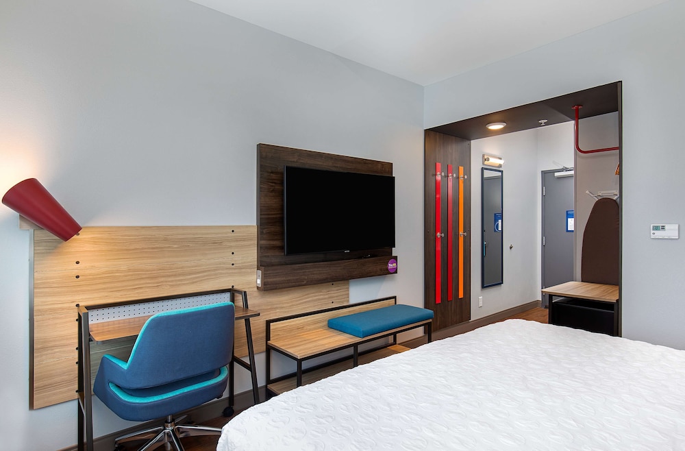 Room, 1 King Bed, Accessible (Hearing) - Photo 4