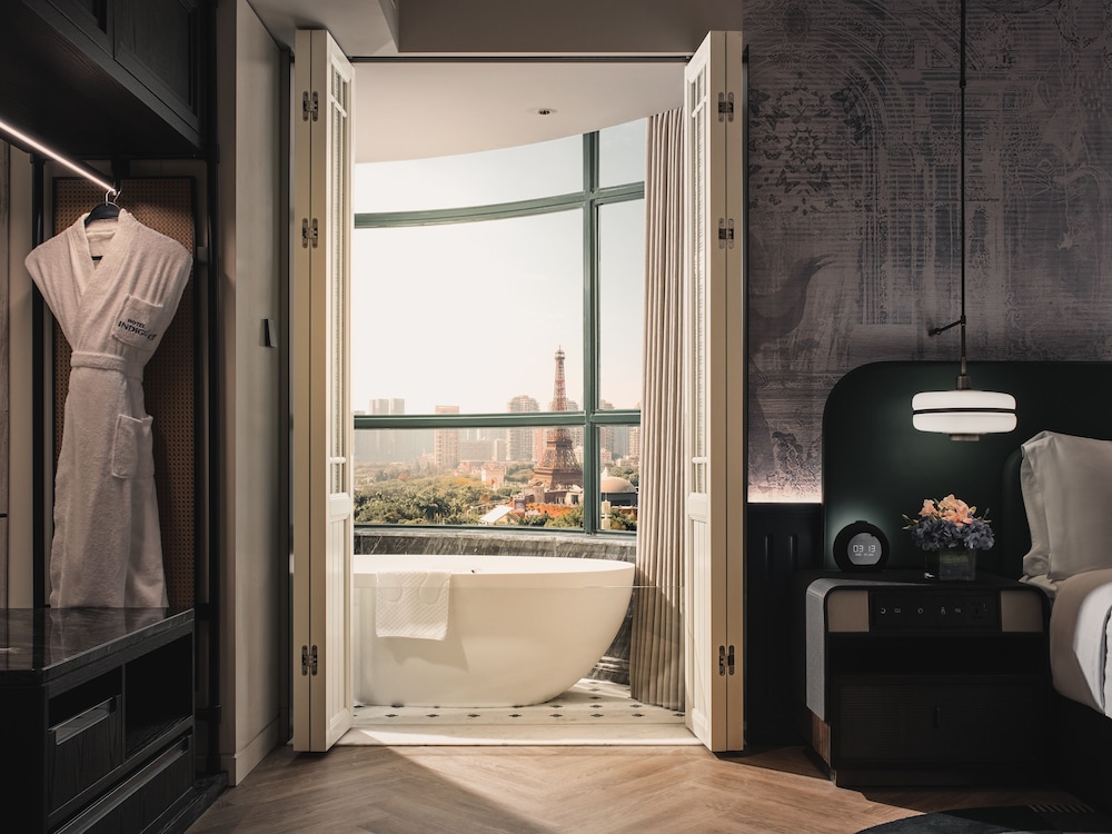 Suite, 1 Bedroom (Powder Room) - Photo 3