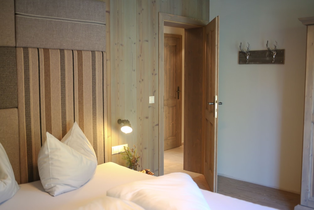 Chalet, 4 Bedrooms, 2 Bathrooms photo 1