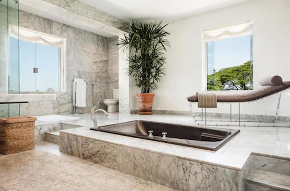 Presidential Suite thumbnail 6