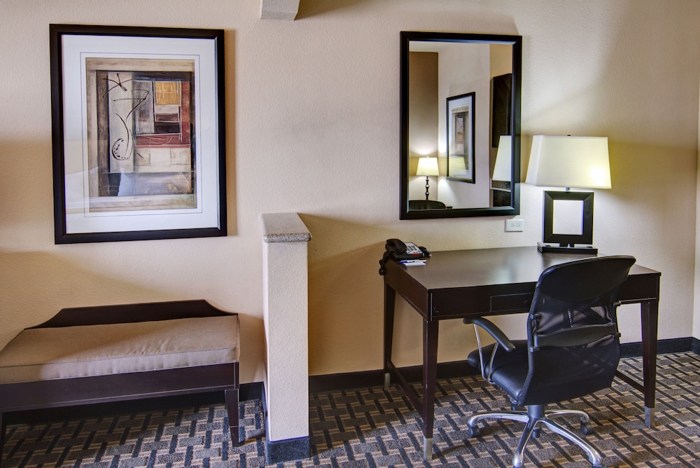 Suite, 1 King Bed - Photo 1