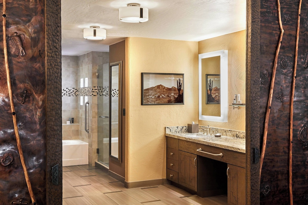 Suite, 1 Bedroom - Photo 3