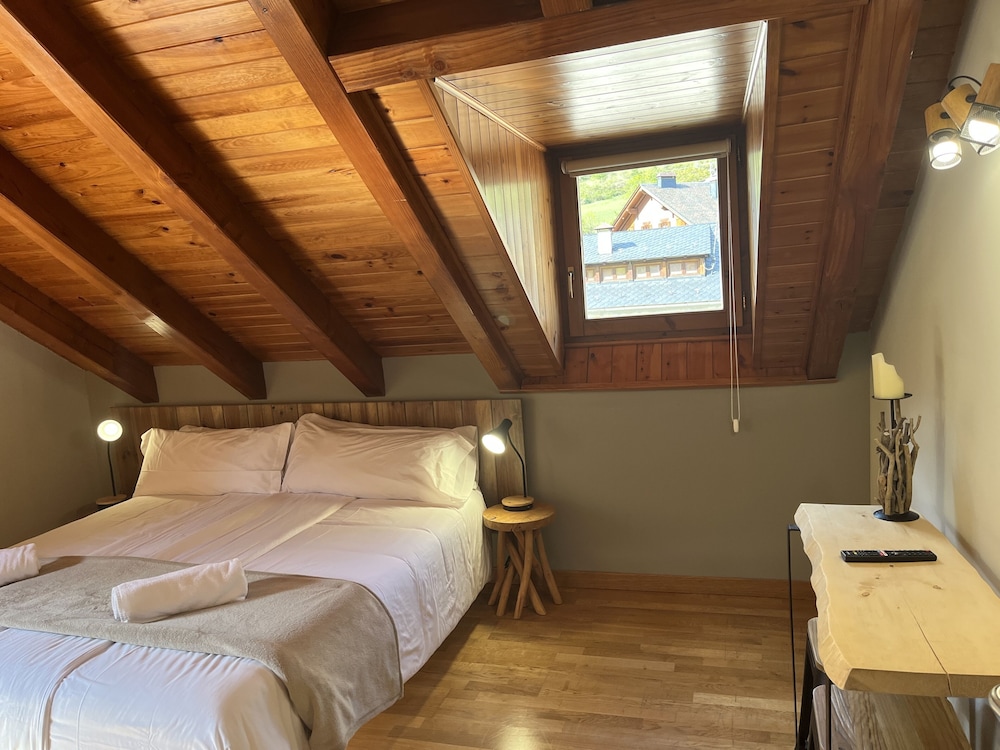 Family with balcony - 1 double bed + 2 single beds