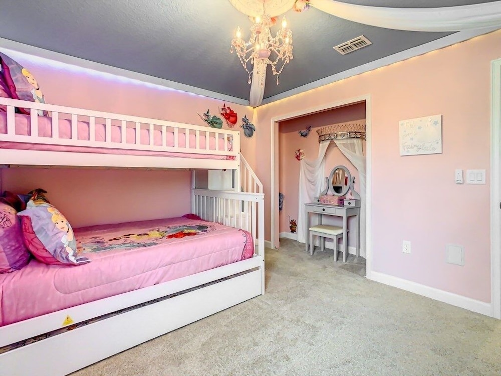 House, 6 Bedrooms