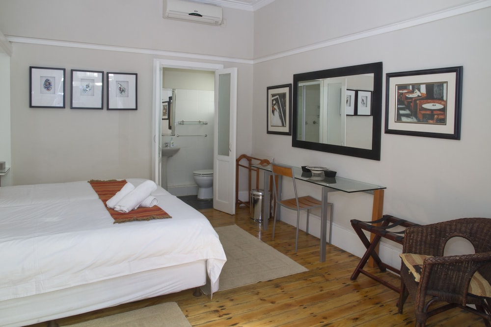 Room 6 Deluxe King/Twin