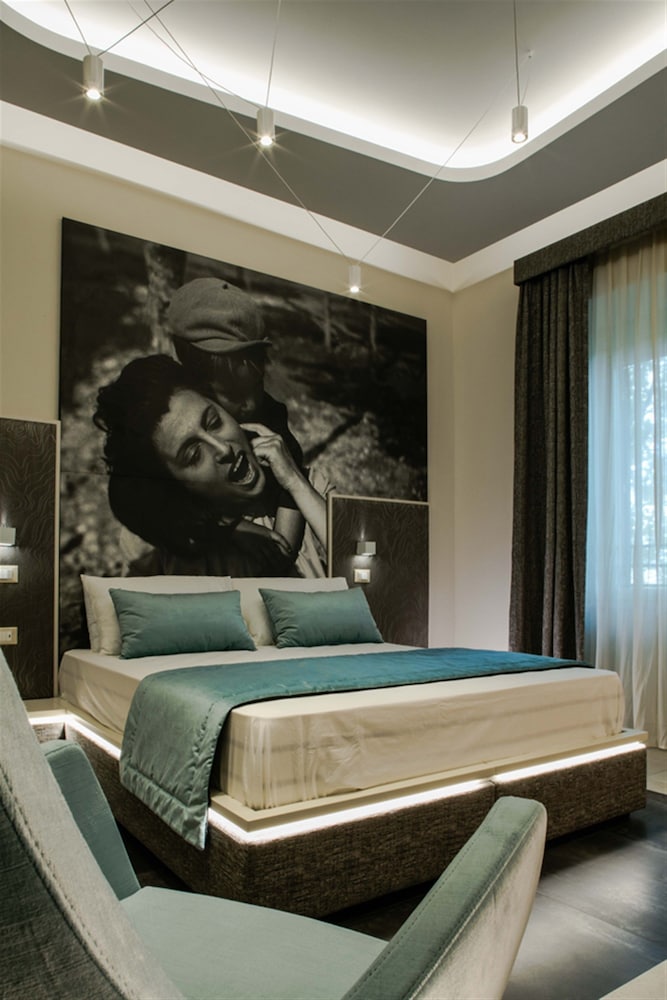 Superior Double Room, 1 Queen Bed with Sofa bed photo 3