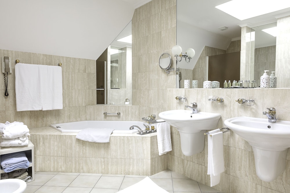 Superior Suite, Lake View - Photo 4