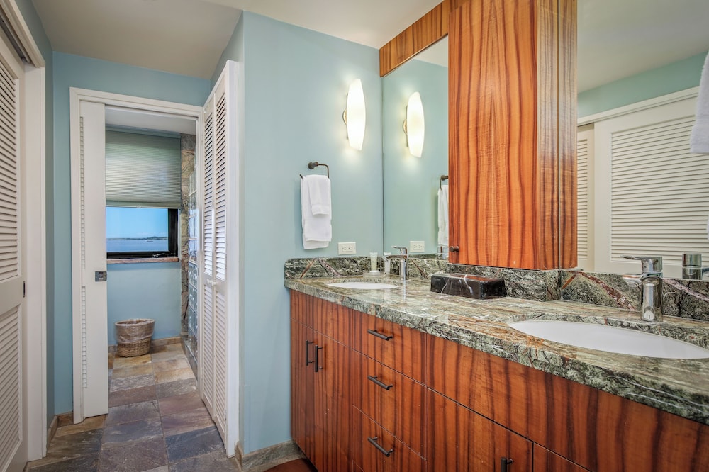Room, 2 Bedrooms, 2 Bathrooms, Oceanfront (Unit 314), photo 6