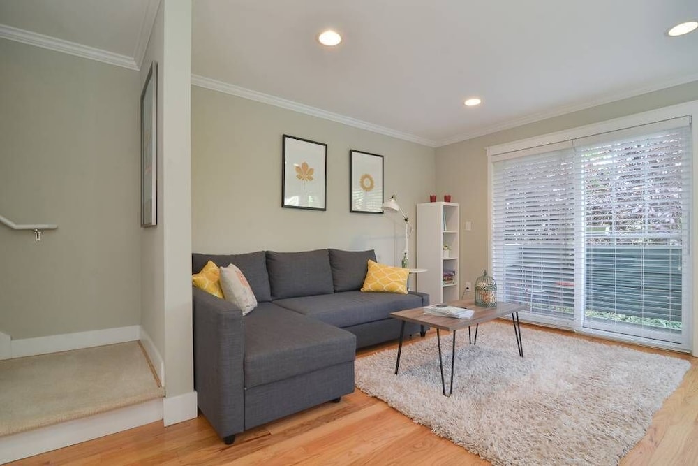 Deluxe Townhome, 3 Bedrooms, Kitchen photo 1