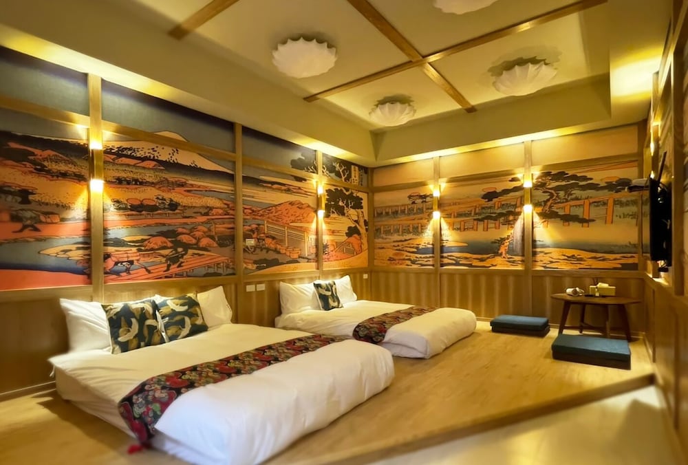 City Quadruple Room - Photo 4