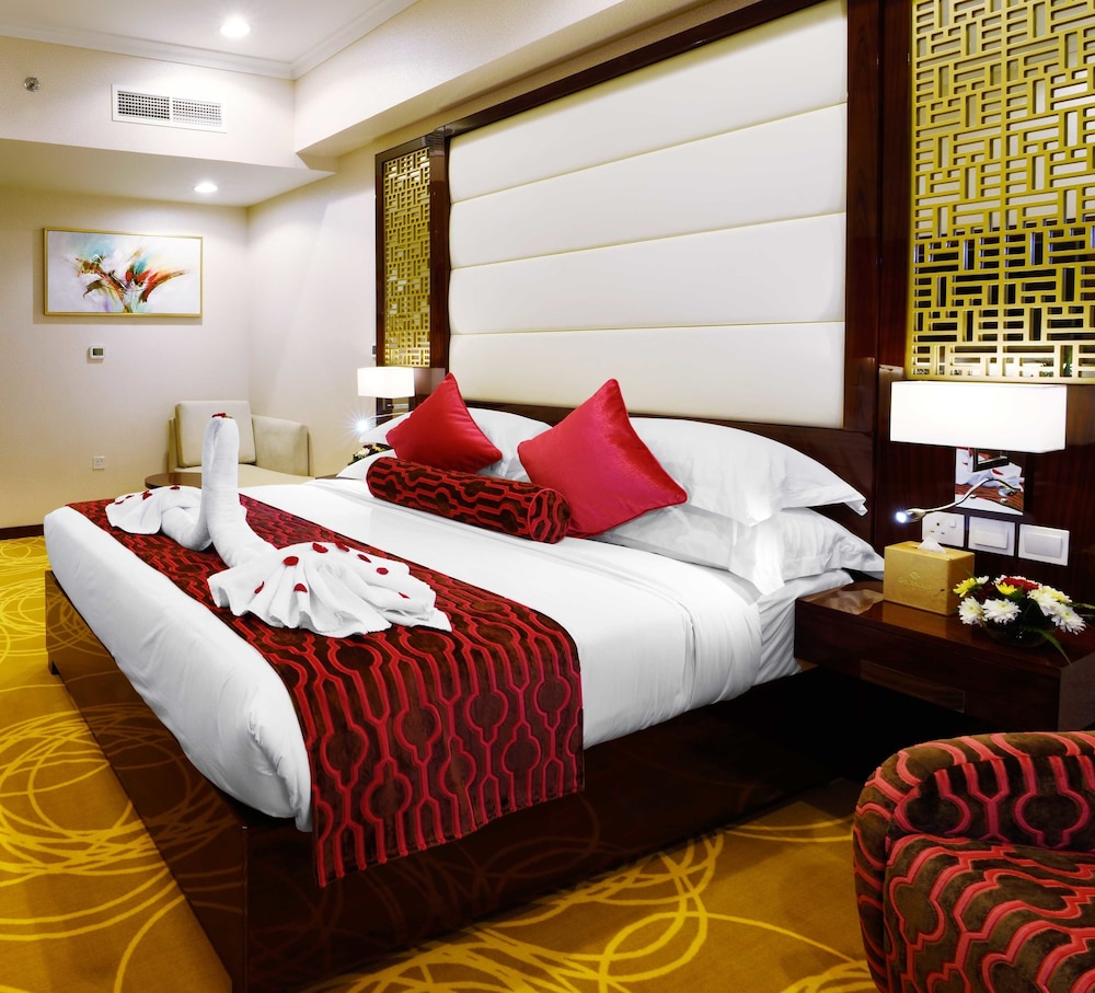 Premier Room, 1 King Bed, City View photo 2