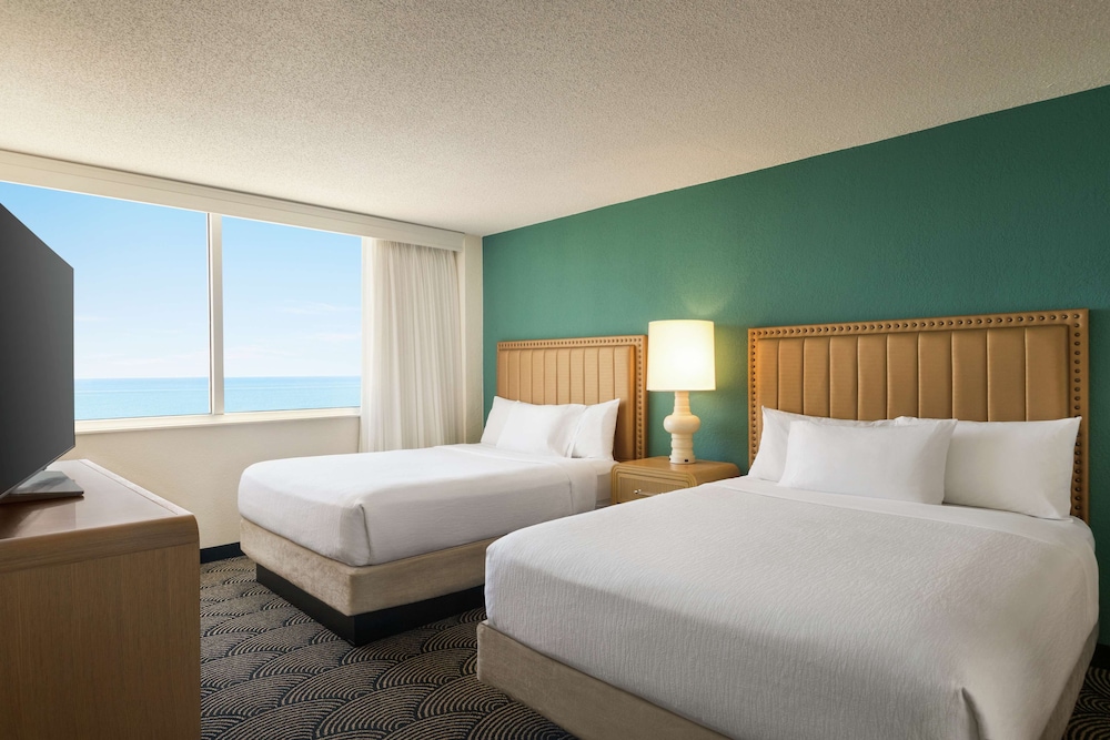 Suite, 2 Double Beds, Oceanfront, Accessible Roll-In Shower, Juliet Balcony - Photo 3