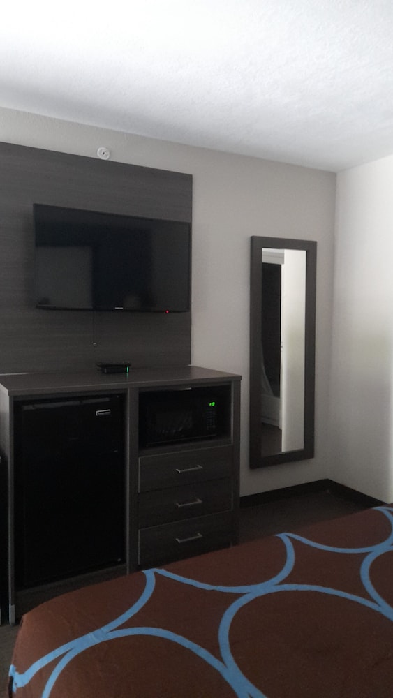 Standard Room, 1 King Bed - Photo 3