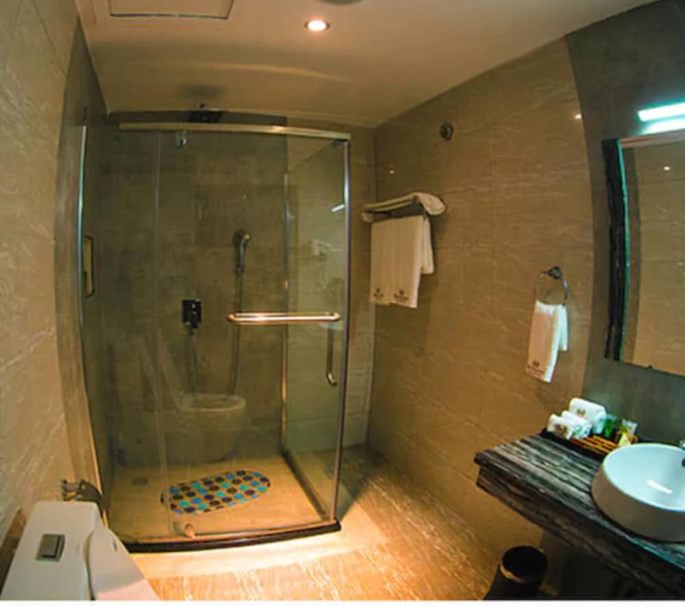 Superior Room, 3 Twin Beds, Non Smoking - Photo 13