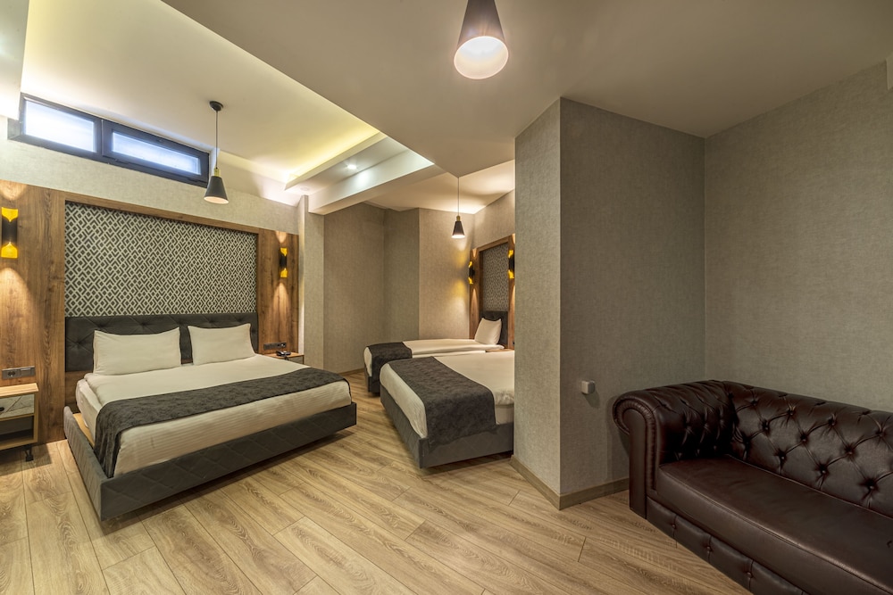 Executive Queen Room with Two Queen Beds (Basement Floor) photo 1