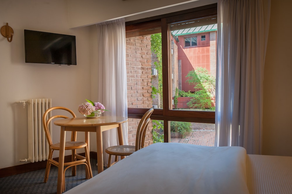 Standard Double Room, 1 Bedroom, Courtyard View photo 2