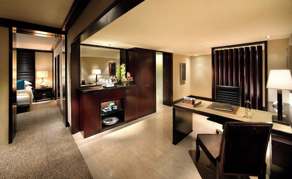 Suite, 1 King Bed (Urban)