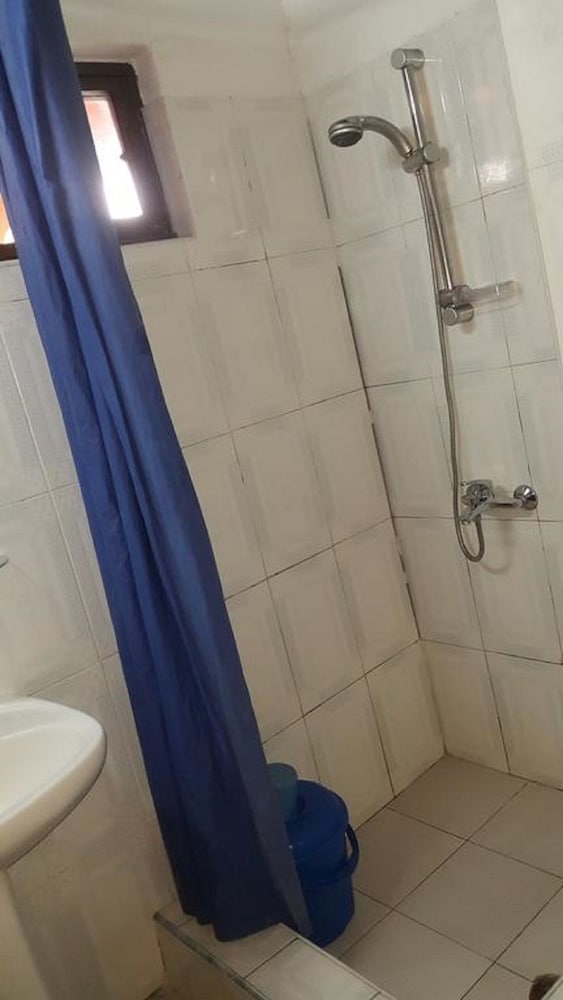 Double Room, 1 Queen Bed (Merlene Ottey) photo 3