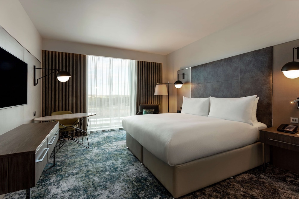 Room, 1 Queen Bed (Peloton) - Photo 2