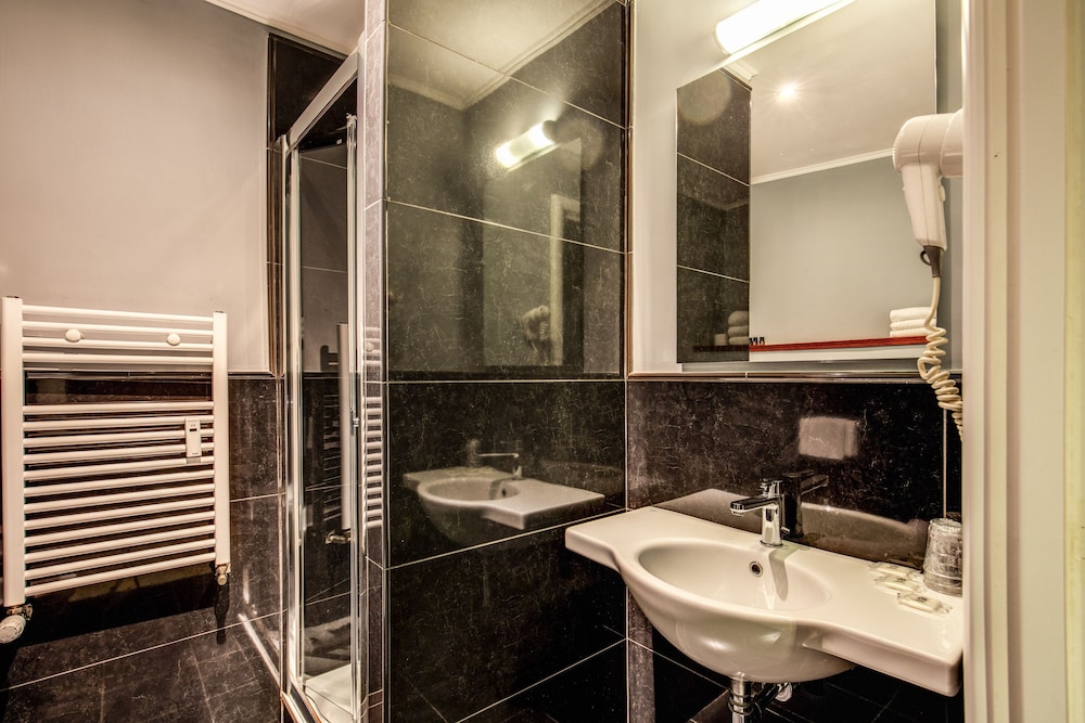 Economy Double or Twin Room - Photo 17