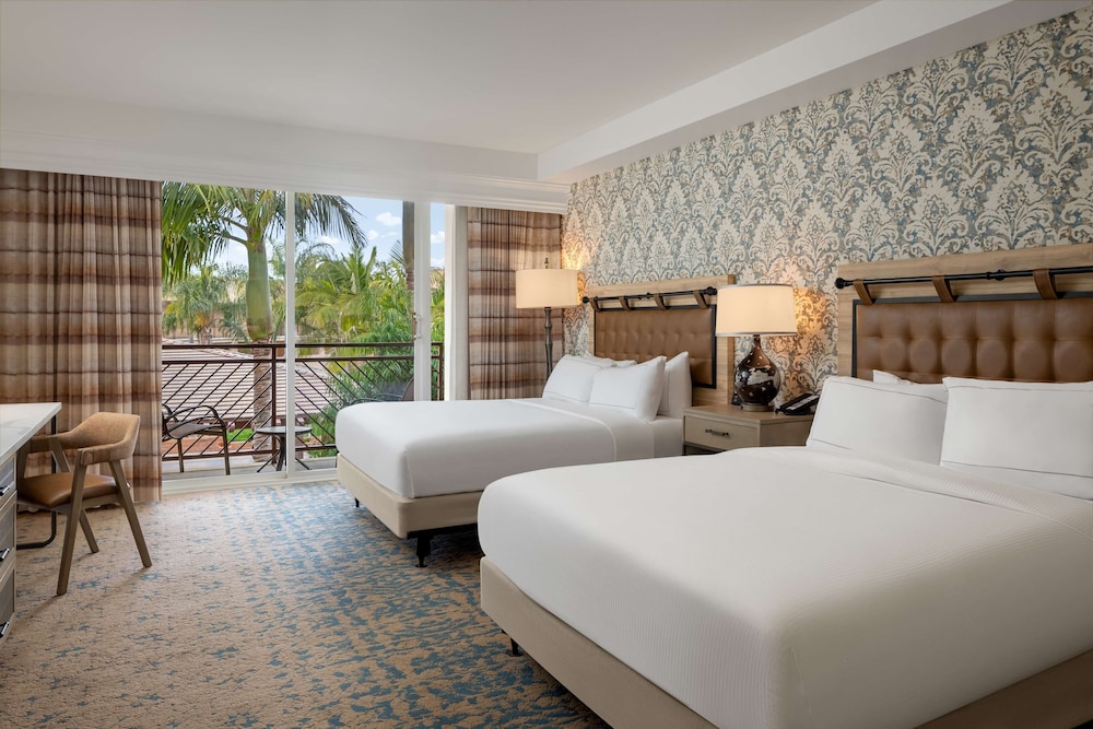 Traditional Studio, 2 Queen Beds, Accessible, Bathtub photo 3