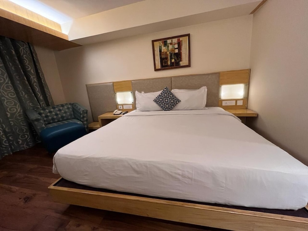 Executive Room, City View