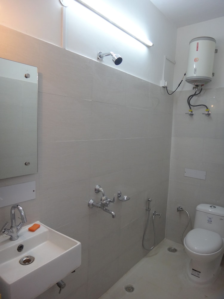 Boutique Modern Deluxe Room - Photo 4