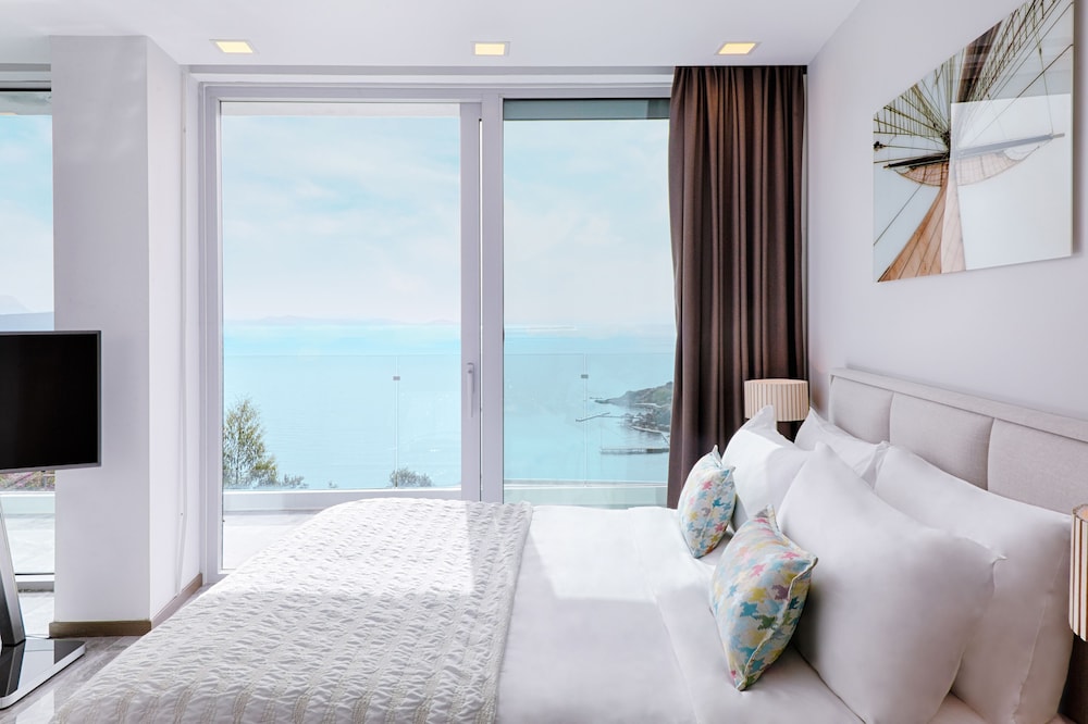 Family Room, 3 Bedrooms, Sea View (Terrace) thumbnail 5