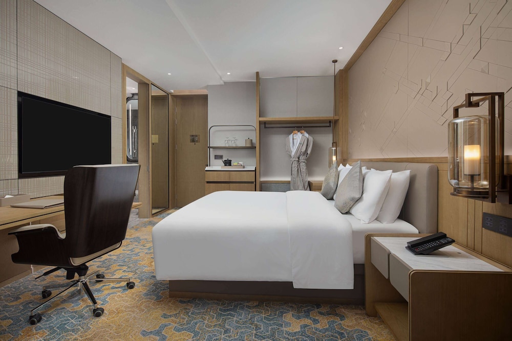 Standard Room, 1 King Bed photo 1