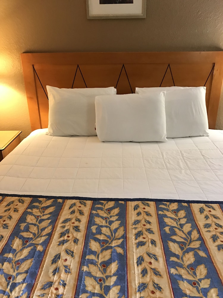 Room, 2 Queen Beds, Non Smoking - Photo 2