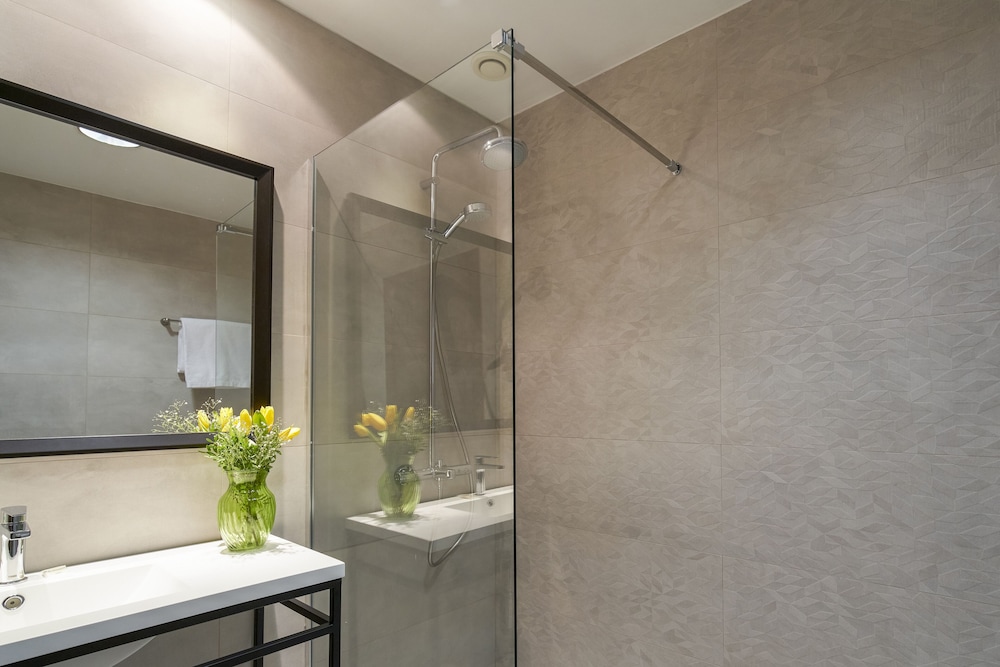 Double or Twin Room - Photo 15