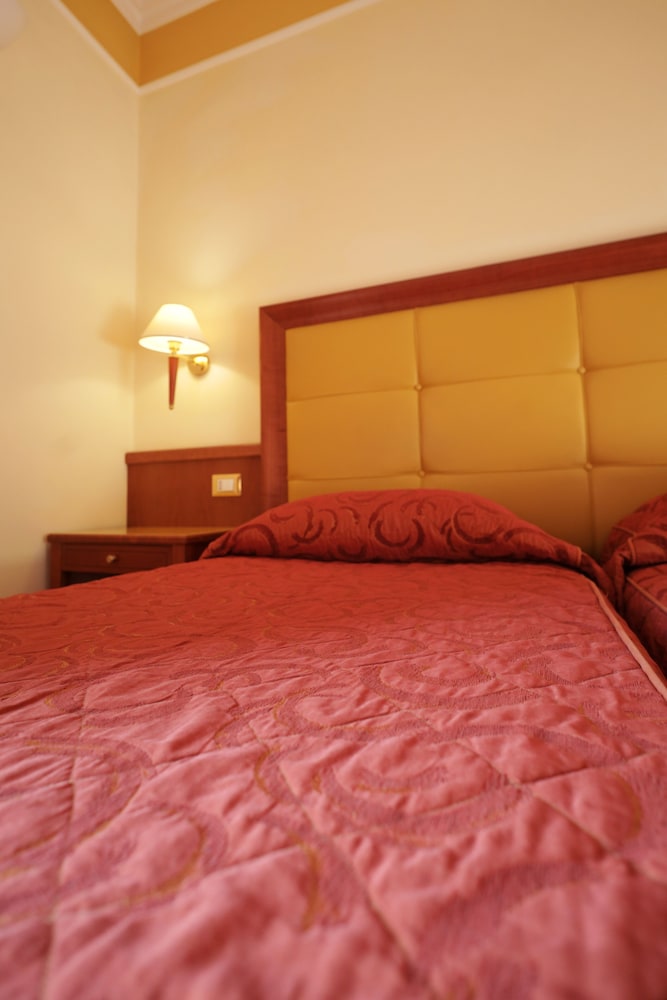 Classic Double or Twin Room - Photo 3